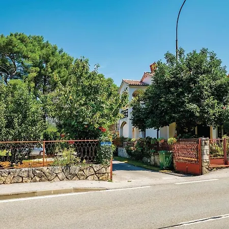 2 Bedroom Gorgeous Apartment In Krsan *