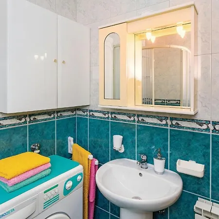 2 Bedroom Gorgeous In Appartamento Kršan