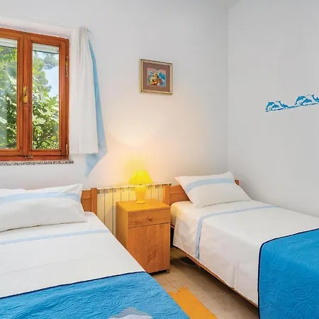 2 Bedroom Gorgeous In Appartamento